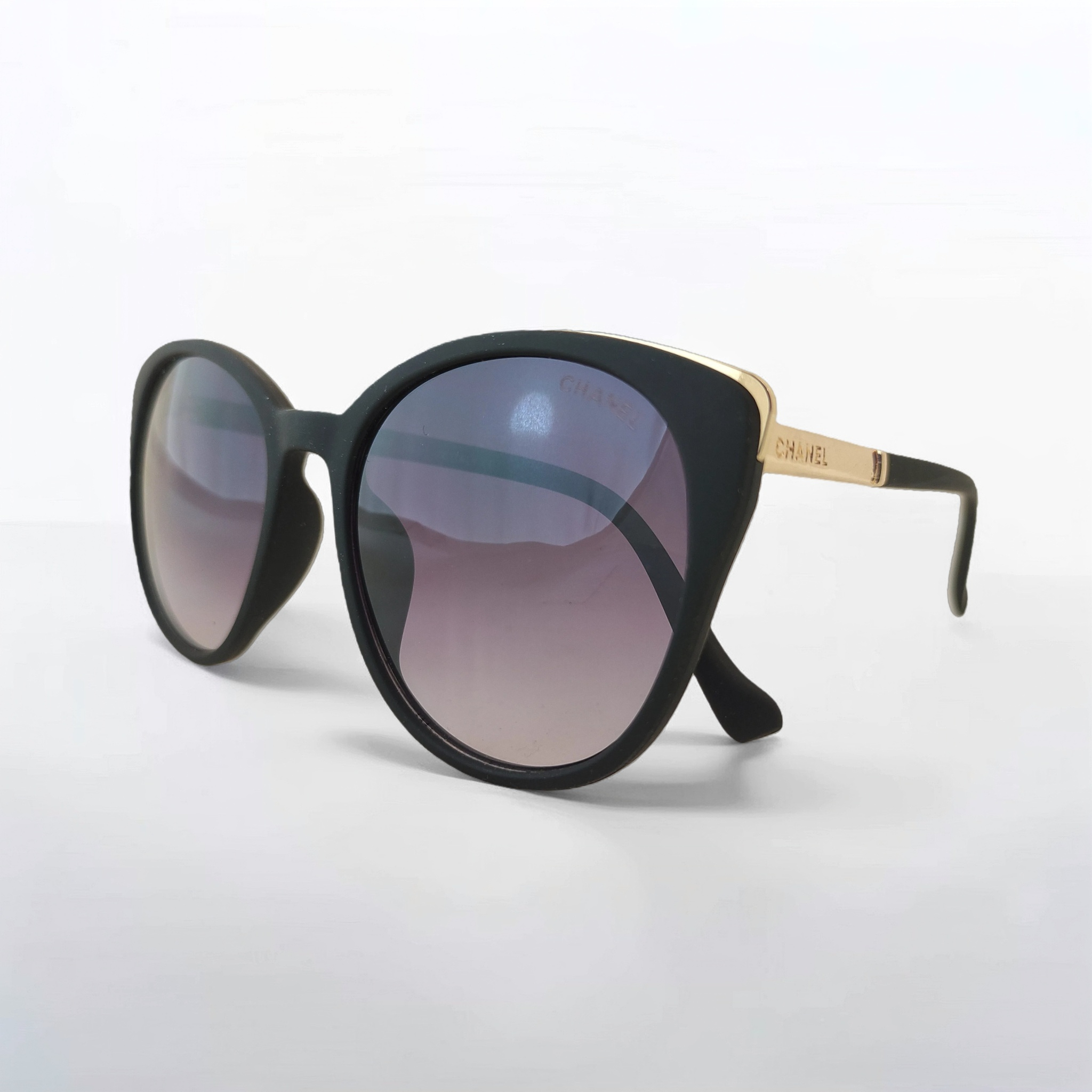 عینک آفتابی زنانه کت‌آی مشکی با دسته طلایی